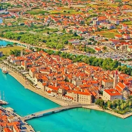 Apartment In With Sea View, Balcony, Air Conditioning, Wi-fi Trogir