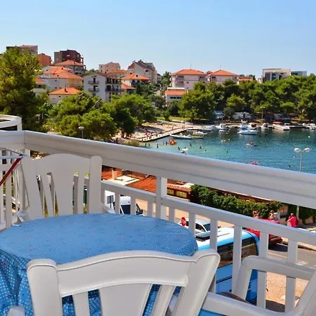 In With Sea View, Balcony, Air Conditioning, Wi-fi Apartment Trogir