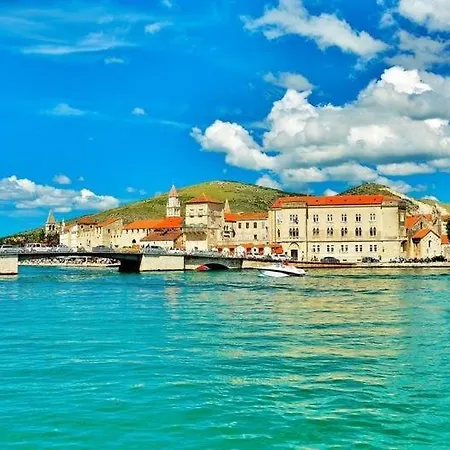 Apartment In With Sea View, Balcony, Air Conditioning, Wi-fi Trogir
