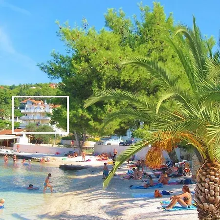 Apartment In With Sea View, Balcony, Air Conditioning, Wi-fi