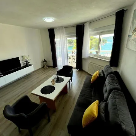 Apartment In With Sea View, Balcony, Air Conditioning, Wi-fi *