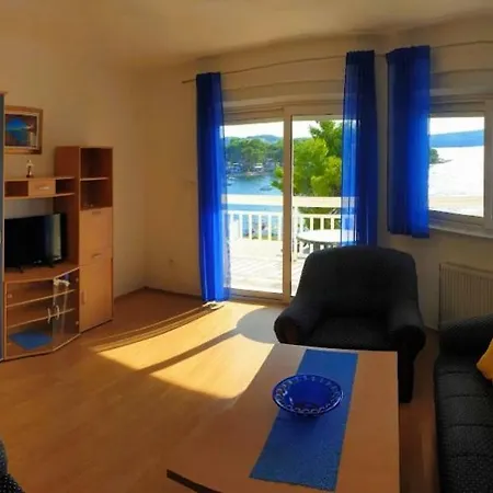 Apartment In With Sea View, Balcony, Air Conditioning, Wi-fi